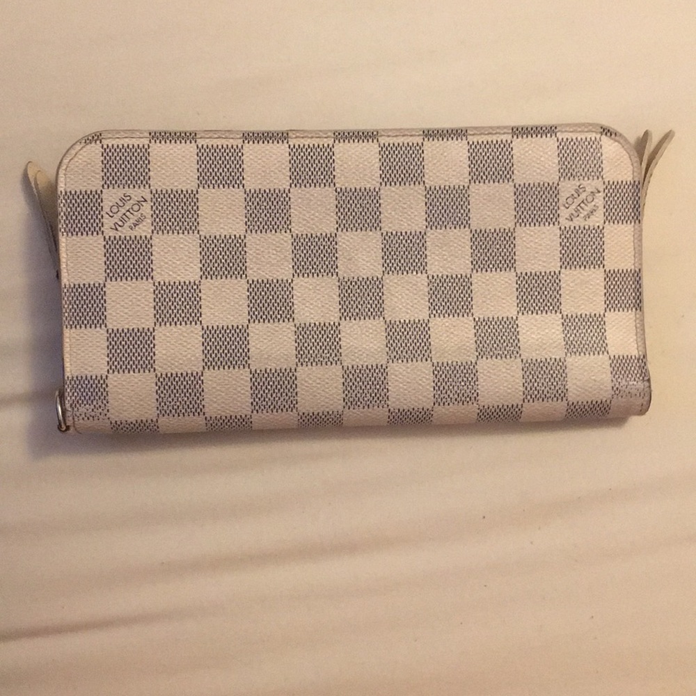 SOLD!!!! LV Daniel Azur Wallet 💯 Authentic.